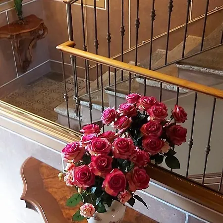 Costanza Con Balcone E Vista Giardino Magreglio