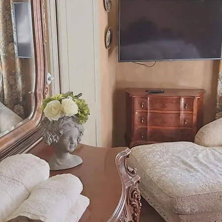 Costanza Con Balcone E Vista Giardino