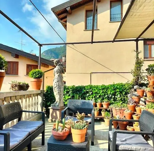Costanza Con Balcone E Vista Giardino Magreglio