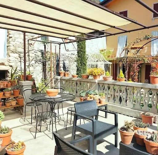 Costanza Con Balcone E Vista Giardino Appartement Magreglio