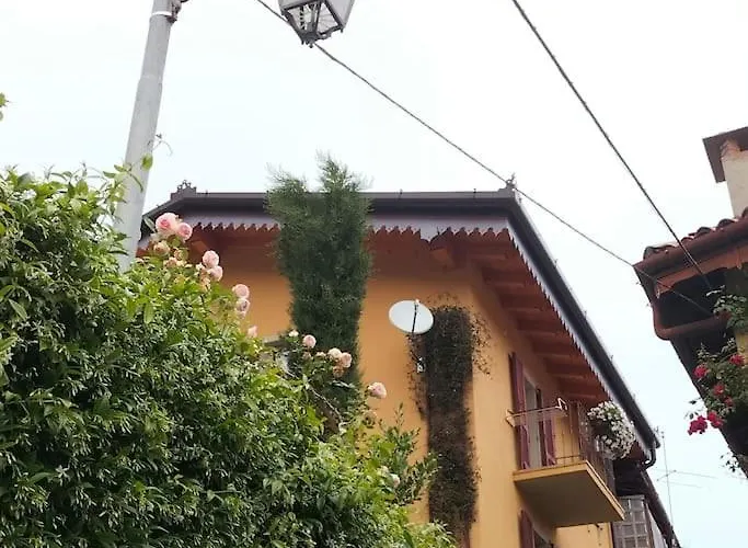 Costanza Con Balcone E Vista Giardino Magreglio