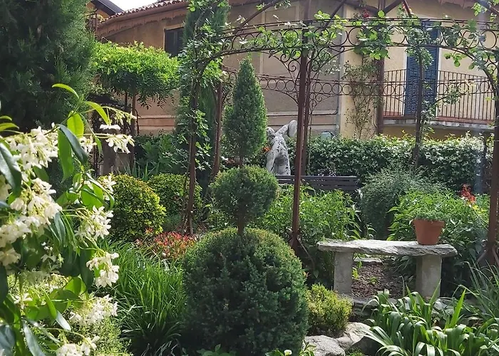 Costanza Con Balcone E Vista Giardino Magreglio