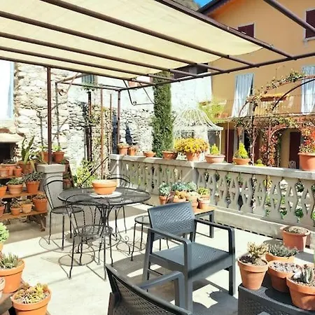 Costanza Con Balcone E Vista Giardino Appartement Magreglio