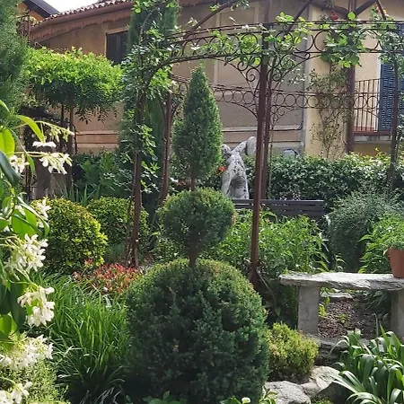 Costanza Con Balcone E Vista Giardino Magreglio